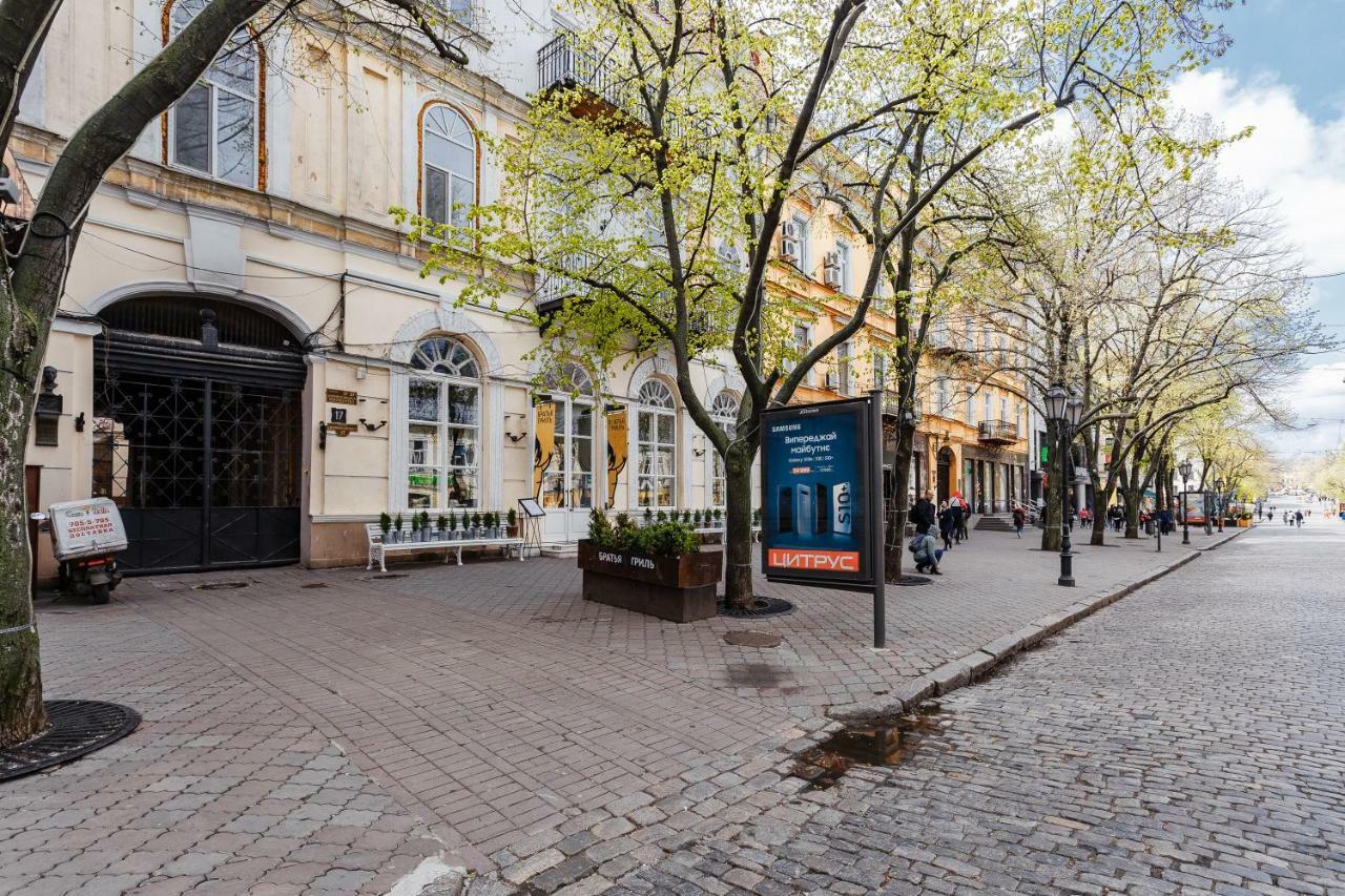 Новый Апартамент В Самом Центре Дерибасовской Odesa Exterior photo